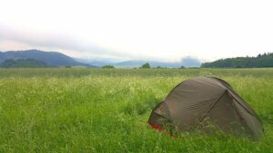 Sicher Zelten auf dem deutschen Jakobsweg: 4 smarte Tipps